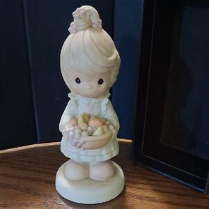 Charming Cream Figurine
